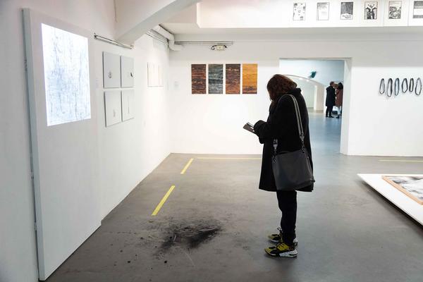 das weisse haus: Kunst vor dem Markt. die weisse ab-haus-verkaufs-kunstschau #06 (Eröffnung 19.11.2019) https://w.dasweissehaus.at/en/exhibition/die-weisse-ab-haus-verkaufs-kunstschau-06 | Foto: eSeL.at - Hanna Gerstacker Foto: esel@esel.at
