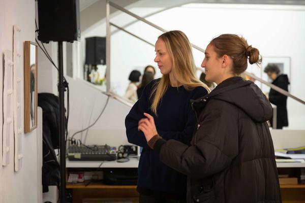 das weisse haus: Kunst vor dem Markt. die weisse ab-haus-verkaufs-kunstschau #06 (Eröffnung 19.11.2019) https://w.dasweissehaus.at/en/exhibition/die-weisse-ab-haus-verkaufs-kunstschau-06 | Foto: eSeL.at - Hanna Gerstacker Foto: esel@esel.at