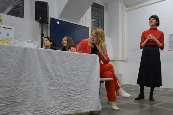 das weisse haus: Kunst vor dem Markt. die weisse ab-haus-verkaufs-kunstschau #06 (Preview, 18.11.2019) https://w.dasweissehaus.at/en/exhibition/die-weisse-ab-haus-verkaufs-kunstschau-06 | Foto: eSeL.at - Joanna Pianka
