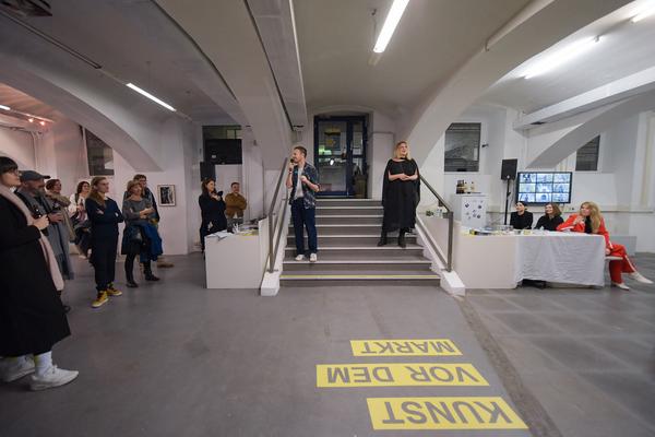 das weisse haus: Kunst vor dem Markt. die weisse ab-haus-verkaufs-kunstschau #06 (Preview, 18.11.2019) https://w.dasweissehaus.at/en/exhibition/die-weisse-ab-haus-verkaufs-kunstschau-06 | Foto: eSeL.at - Joanna Pianka