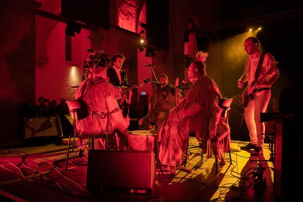 Yonatan Gat & The Eastern Medicine Singers @ donaufestival 2019 "New Territories" (Eröffnungstag, 26.4.2019, Minoritenkirche) https://esel.at/termin/101192 | Foto: eSeL Foto: eSeL.at - Lorenz Seidler
