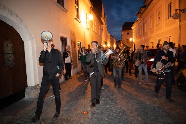 Alien Disco Soundclash @ donaufestival 2019 "New Territories" (Eröffnungstag, 26.4.2019) https://esel.at/termin/101192 | Foto: eSeL Foto: eSeL.at - Lorenz Seidler