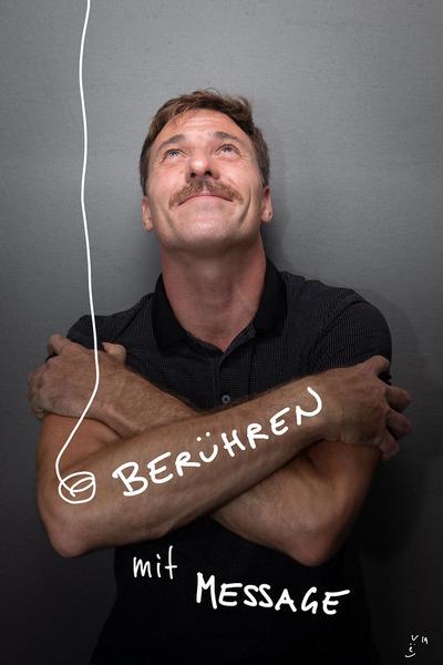 Schutzpatron für Berühren mit Message / eSeL Kunst Bekenntnis Box (MQ-Edition, 5.9.2019) Foto: eSeL
