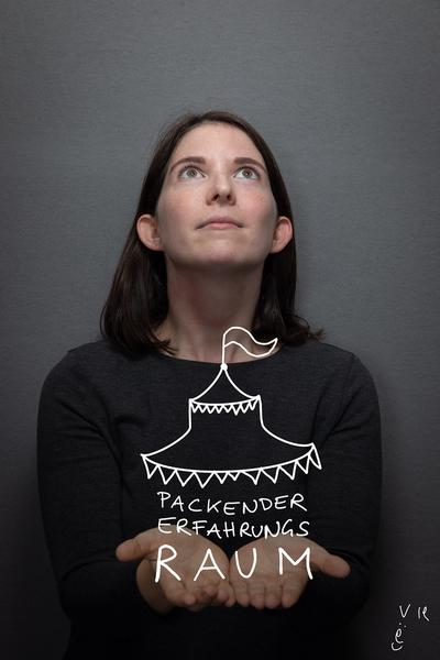 Schutzpatronin für "Packenden Erfahrungsraum" // eSeL "Kunst Bekenntnis Box" (27.9.2019, MQ @ Vienna Contemporary) | Foto: eSeL Foto: eSeL.at - Lorenz Seidler