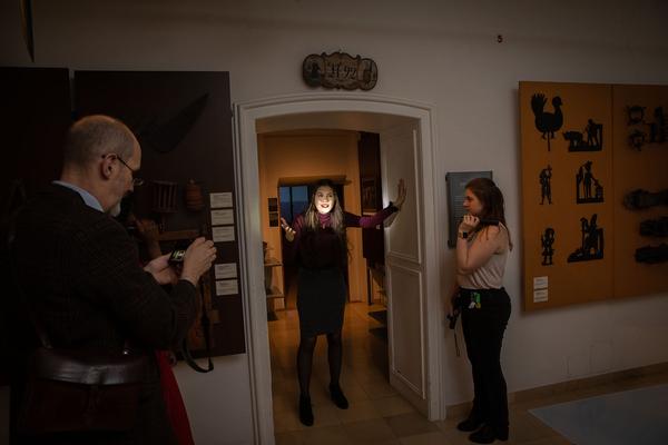 Volkskundemuseum Wien: Fake Reports. Culture Conntected Performance. SchülerInnen der 7. Klassen des BRG/BORG II  (16. - 24.5.2019, Generalprobe)  https://www.volkskundemuseum.at/performance_fakereports_1 | Foto: eSeL Foto: eSeL.at - Lorenz Seidler