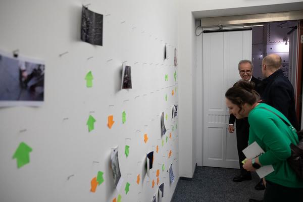 Foto Wien: eSeL - Foto Tinder (Eröffnung Festivalzentrale, 20.3.2019) https://esel.at/termin/100000 | Foto: eSeL Foto: eSeL.at - Lorenz Seidler