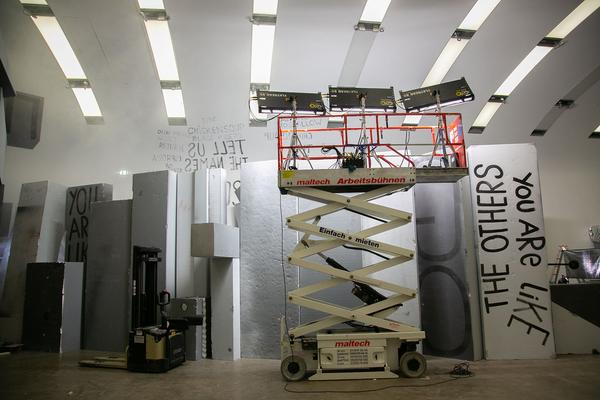 Kunsthalle Wien: Gelatin & Liam Gillick: Stinking Dawn  (4.7. - 6.10.2019, Drehtag 11.7.2019) http://kunsthallewien.at/#/de/ausstellungen/gelatin-liam-gillick-stinking-dawn | Foto: eSeL Foto: esel@esel.at