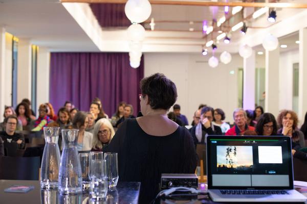 Belvedere 21: Michaela Moser / Wohnprojekt Wien @ Gemeinsame Wagnisse "Warum wir alle Familie sind. Die Koexistenz der Arten" (30.11.2019) https://www.belvedere.at/event/public-program-warum-wir-alle-familie-sind | Foto: eSeL Foto: eSeL.at - Lorenz Seidler