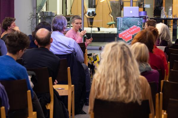 Belvedere 21: Edith Jeřábková / Institute of Anxiety - Gemeinsame Wagnisse "Warum wir alle Familie sind. Die Koexistenz der Arten" (30.11.2019) https://www.belvedere.at/event/public-program-warum-wir-alle-familie-sind | Foto: eSeL Foto: eSeL.at - Lorenz Seidler