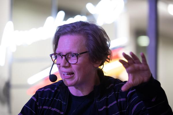 Belvedere 21: Edith Karin Harrasser zur Übersetzung von Donna Haraway - Gemeinsame Wagnisse "Warum wir alle Familie sind. Die Koexistenz der Arten" (30.11.2019) https://www.belvedere.at/event/public-program-warum-wir-alle-familie-sind | Foto: eSeL Foto: eSeL.at - Lorenz Seidler