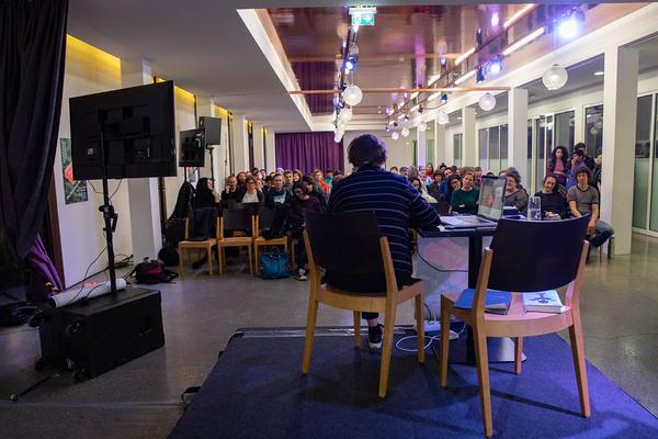 Belvedere 21: Edith Karin Harrasser zur Übersetzung von Donna Haraway - Gemeinsame Wagnisse "Warum wir alle Familie sind. Die Koexistenz der Arten" (30.11.2019) https://www.belvedere.at/event/public-program-warum-wir-alle-familie-sind | Foto: eSeL Foto: eSeL.at - Lorenz Seidler