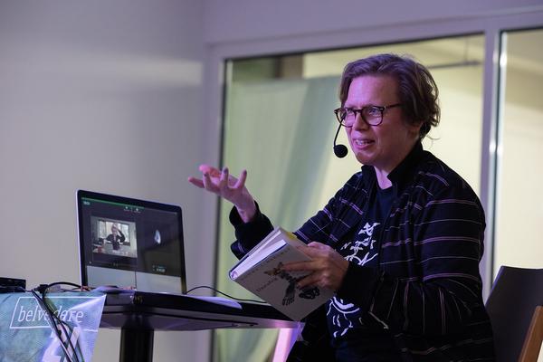 Belvedere 21: Edith Karin Harrasser zur Übersetzung von Donna Haraway - Gemeinsame Wagnisse "Warum wir alle Familie sind. Die Koexistenz der Arten" (30.11.2019) https://www.belvedere.at/event/public-program-warum-wir-alle-familie-sind | Foto: eSeL Foto: eSeL.at - Lorenz Seidler