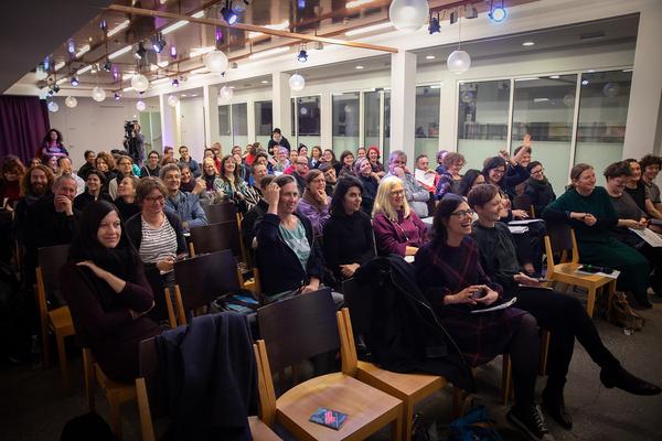 Belvedere 21: Edith Karin Harrasser zur Übersetzung von Donna Haraway - Gemeinsame Wagnisse "Warum wir alle Familie sind. Die Koexistenz der Arten" (30.11.2019) https://www.belvedere.at/event/public-program-warum-wir-alle-familie-sind | Foto: eSeL Foto: eSeL.at - Lorenz Seidler