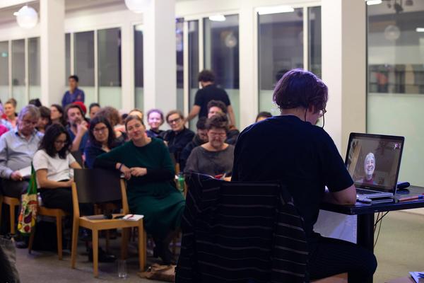 Belvedere 21: Edith Karin Harrasser zur Übersetzung von Donna Haraway - Gemeinsame Wagnisse "Warum wir alle Familie sind. Die Koexistenz der Arten" (30.11.2019) https://www.belvedere.at/event/public-program-warum-wir-alle-familie-sind | Foto: eSeL Foto: eSeL.at - Lorenz Seidler