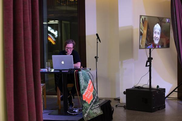 Belvedere 21: Edith Karin Harrasser zur Übersetzung von Donna Haraway - Gemeinsame Wagnisse "Warum wir alle Familie sind. Die Koexistenz der Arten" (30.11.2019) https://www.belvedere.at/event/public-program-warum-wir-alle-familie-sind | Foto: eSeL Foto: eSeL.at - Lorenz Seidler