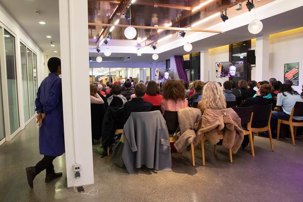 Belvedere 21: Edith Karin Harrasser zur Übersetzung von Donna Haraway - Gemeinsame Wagnisse "Warum wir alle Familie sind. Die Koexistenz der Arten" (30.11.2019) https://www.belvedere.at/event/public-program-warum-wir-alle-familie-sind | Foto: eSeL Foto: eSeL.at - Lorenz Seidler