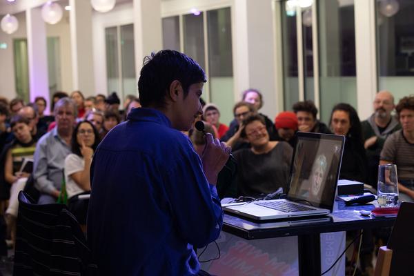 Belvedere 21: Edith Karin Harrasser zur Übersetzung von Donna Haraway - Gemeinsame Wagnisse "Warum wir alle Familie sind. Die Koexistenz der Arten" (30.11.2019) https://www.belvedere.at/event/public-program-warum-wir-alle-familie-sind | Foto: eSeL Foto: eSeL.at - Lorenz Seidler