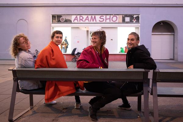 Independent Space Index:  GOMO -  hiccup: Eva Seiler & Eva Engelbert (10.10.2019) http://www.gomoartspace.com | Foto: eSeL Foto: eSeL.at - Lorenz Seidler