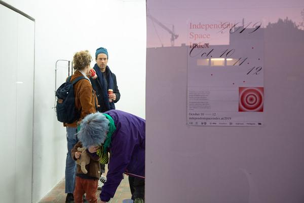 Independent Space Index:  GOMO -  hiccup: Eva Seiler & Eva Engelbert (10.10.2019) http://www.gomoartspace.com | Foto: eSeL Foto: eSeL.at - Lorenz Seidler