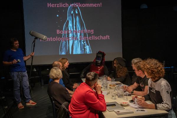 brut wien: irreality.tv - Der Hantologische Kongress (Kempelenpark, 1.11.2019) https://brut-wien.at/de/Programm/Kalender/Programm-2019/Oktober-2019/irreality.tv-DER-HANTOLOGISCHE-KONGRESS | Foto: eSeL Foto: eSeL.at - Lorenz Seidler