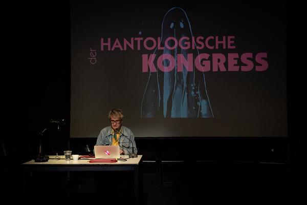 brut wien: irreality.tv - Der Hantologische Kongress (Kempelenpark, 1.11.2019) https://brut-wien.at/de/Programm/Kalender/Programm-2019/Oktober-2019/irreality.tv-DER-HANTOLOGISCHE-KONGRESS | Foto: eSeL Foto: eSeL.at - Lorenz Seidler