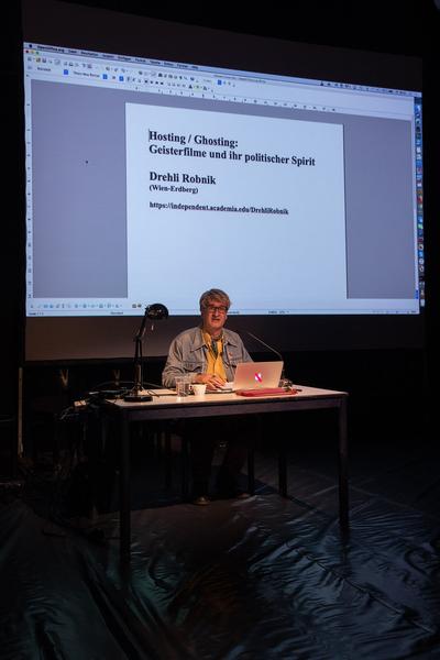 brut wien: irreality.tv - Der Hantologische Kongress (Kempelenpark, 1.11.2019) https://brut-wien.at/de/Programm/Kalender/Programm-2019/Oktober-2019/irreality.tv-DER-HANTOLOGISCHE-KONGRESS | Foto: eSeL Foto: eSeL.at - Lorenz Seidler