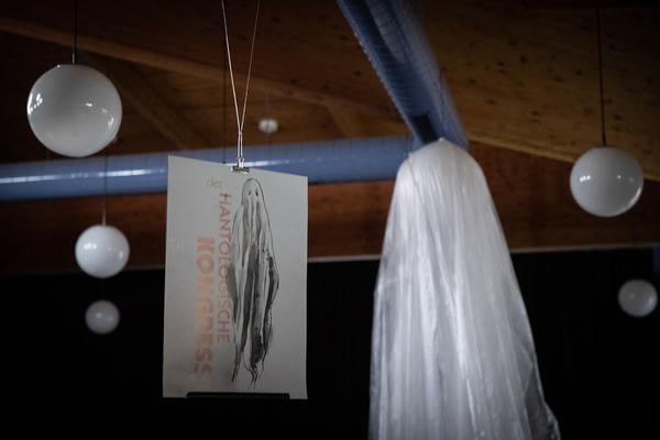 brut wien: irreality.tv - Der Hantologische Kongress (Kempelenpark, 1.11.2019) https://brut-wien.at/de/Programm/Kalender/Programm-2019/Oktober-2019/irreality.tv-DER-HANTOLOGISCHE-KONGRESS | Foto: eSeL Foto: eSeL.at - Lorenz Seidler