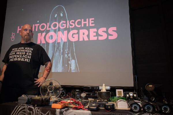 brut wien: irreality.tv - Der Hantologische Kongress (Kempelenpark, 1.11.2019) https://brut-wien.at/de/Programm/Kalender/Programm-2019/Oktober-2019/irreality.tv-DER-HANTOLOGISCHE-KONGRESS | Foto: eSeL Foto: eSeL.at - Lorenz Seidler