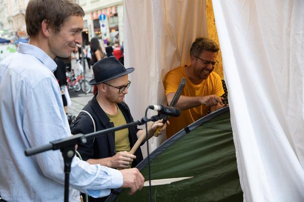 Josefstädter Straße: Is this the real life? Is this just fantasy? (KOER, 13.9.2019)
 https://esel.at/termin/102875 | Foto: eSeL Foto: eSeL.at - Lorenz Seidler
