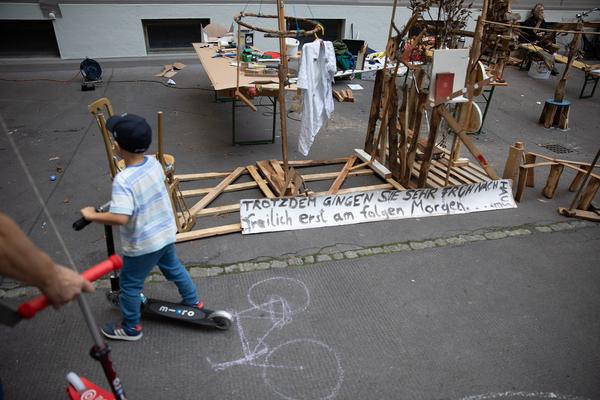 Josefstädter Straße: Is this the real life? Is this just fantasy? (KOER, 13.9.2019) https://esel.at/termin/102875 | Foto: eSeL Foto: eSeL.at - Lorenz Seidler