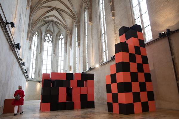 Dominikanerkirche Krems: Josef Trattner - Sofafahrt (26.5.2019 - 13.10.2019) https://www.kunsthalle.at/de/ausstellungen/13-josef-trattner-donau-sofa-projekt | Foto: eSeL Foto: eSeL.at - Lorenz Seidler