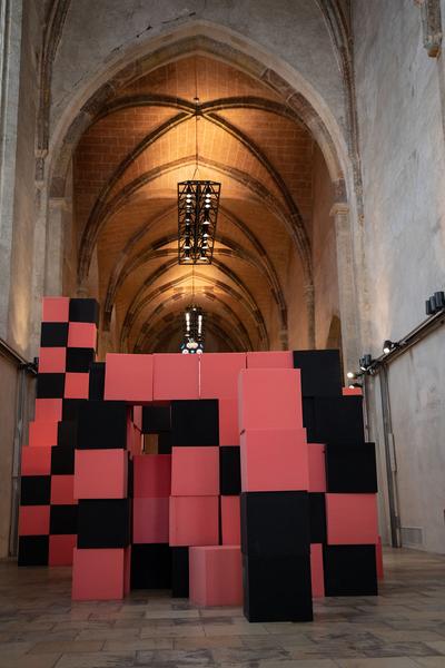 Dominikanerkirche Krems: Josef Trattner - Sofafahrt (26.5.2019 - 13.10.2019) https://www.kunsthalle.at/de/ausstellungen/13-josef-trattner-donau-sofa-projekt | Foto: eSeL Foto: eSeL.at - Lorenz Seidler