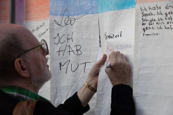 KOER: Department für öffentliche Erscheinungen - " Was haben die anderen, was ich nicht habe? Was habe ich, was die anderen nicht haben?" @ Fokus Favoriten (Eröffnung, 21.9.2019) https://www.koer.or.at/projekte/fokus-favoriten | Foto: eSeL Foto: eSeL.at - Lorenz Seidler