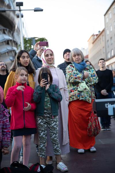 KOER: Ines Doujak - "Sing Mit!" @ Fokus Favoriten (Eröffnung, 21.9.2019) https://www.koer.or.at/projekte/fokus-favoriten | Foto: eSeL Foto: eSeL.at - Lorenz Seidler