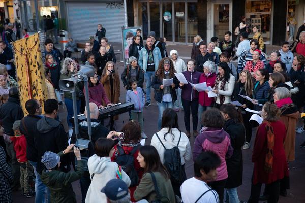 KOER: Ines Doujak - "Sing Mit!" @ Fokus Favoriten (Eröffnung, 21.9.2019) https://www.koer.or.at/projekte/fokus-favoriten | Foto: eSeL Foto: eSeL.at - Lorenz Seidler