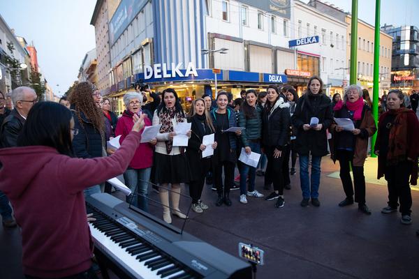 KOER: Ines Doujak - "Sing Mit!" @ Fokus Favoriten (Eröffnung, 21.9.2019) https://www.koer.or.at/projekte/fokus-favoriten | Foto: eSeL Foto: eSeL.at - Lorenz Seidler