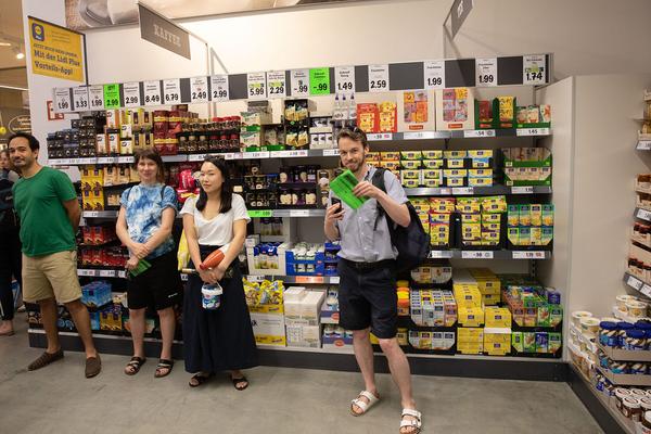 Lidl Supermarkt (ehem. Generali Foundation): Collective Exhibition for a Single Body – The Private Score (Kontakt Stiftung & TQW, 28.6.2019, Final Day) https://esel.at/termin/101972 | Foto: eSeL Foto: eSeL.at - Lorenz Seidler