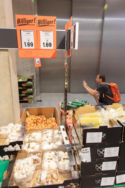Lidl Supermarkt (ehem. Generali Foundation): Collective Exhibition for a Single Body – The Private Score (Kontakt Stiftung & TQW, 28.6.2019, Final Day) https://esel.at/termin/101972 | Foto: eSeL Foto: eSeL.at - Lorenz Seidler
