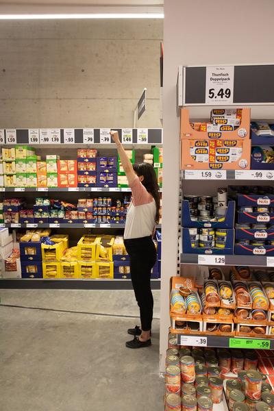 Lidl Supermarkt (ehem. Generali Foundation): Collective Exhibition for a Single Body – The Private Score (Kontakt Stiftung & TQW, 28.6.2019, Final Day) https://esel.at/termin/101972 | Foto: eSeL Foto: eSeL.at - Lorenz Seidler