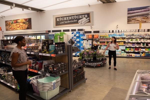 Lidl Supermarkt (ehem. Generali Foundation): Collective Exhibition for a Single Body – The Private Score (Kontakt Stiftung & TQW, 28.6.2019, Final Day) https://esel.at/termin/101972 | Foto: eSeL Foto: eSeL.at - Lorenz Seidler