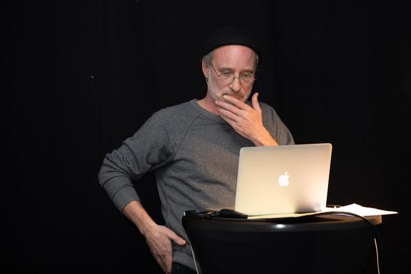 Vienna Art Week 2019: Santiago Sierra @ Line Up (22.11.2019) https://www.viennaartweek.at/de/making-truth-line-up | Foto: eSeL Foto: eSeL.at - Lorenz Seidler