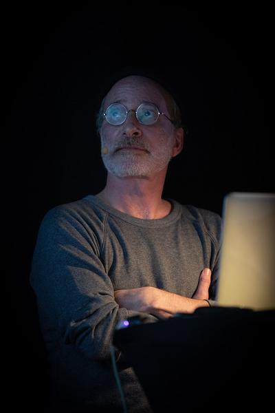 Vienna Art Week 2019: Santiago Sierra @ Line Up (22.11.2019) https://www.viennaartweek.at/de/making-truth-line-up | Foto: eSeL Foto: eSeL.at - Lorenz Seidler
