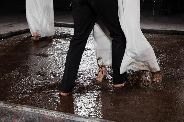 Vienna Art Week 2019: Line Up: Performance Regina Jose Galindo  „Die Feier“ (22.11.2019) https://www.viennaartweek.at/de/making-truth-line-up | Foto: eSeL Foto: eSeL.at - Lorenz Seidler