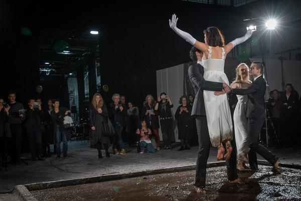 Vienna Art Week 2019: Line Up: Performance Regina Jose Galindo  „Die Feier“ (22.11.2019) https://www.viennaartweek.at/de/making-truth-line-up | Foto: eSeL Foto: eSeL.at - Lorenz Seidler
