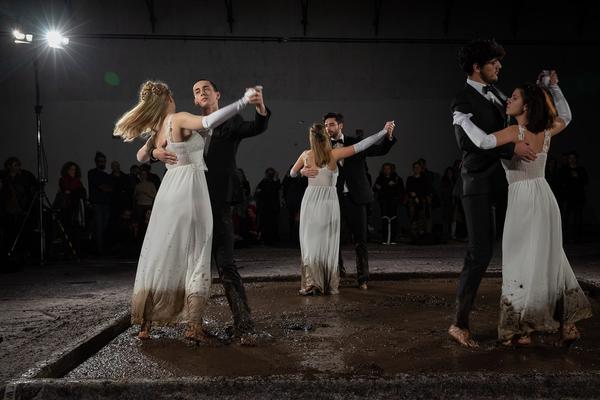 Vienna Art Week 2019: Line Up: Performance Regina Jose Galindo  „Die Feier“ (22.11.2019) https://www.viennaartweek.at/de/making-truth-line-up | Foto: eSeL Foto: eSeL.at - Lorenz Seidler
