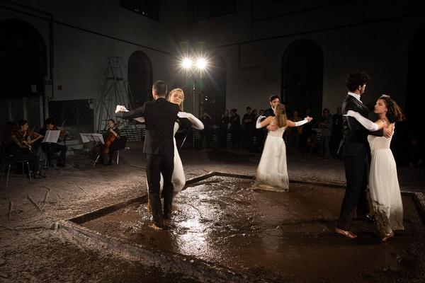 Vienna Art Week 2019: Line Up: Performance Regina Jose Galindo  „Die Feier“ (22.11.2019) https://www.viennaartweek.at/de/making-truth-line-up | Foto: eSeL Foto: eSeL.at - Lorenz Seidler