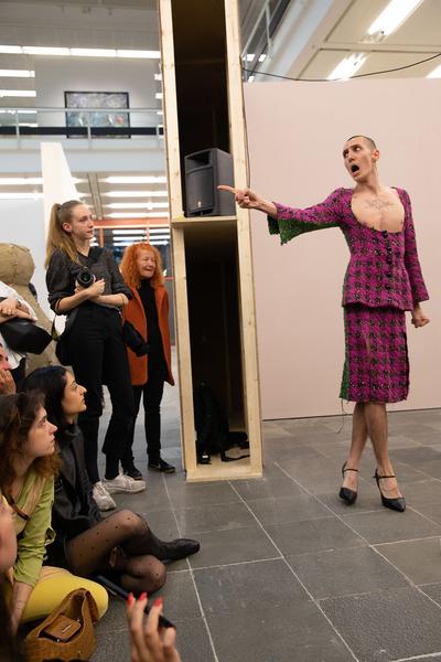 Belvedere 21: Performance Julius Pistauz (Via PINA) @ Über das Neue - Midissage: Pina, Mauve, Foundation (Eröffnung, 3.5.2019) https://www.belvedere21.at/ueber_das_neue | Foto: eSeL Foto: eSeL.at - Lorenz Seidler