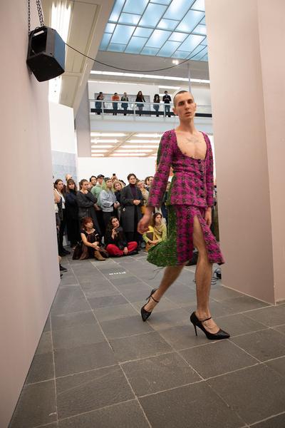 Belvedere 21: Performance Julius Pistauz (Via PINA) @ Über das Neue - Midissage: Pina, Mauve, Foundation (Eröffnung, 3.5.2019) https://www.belvedere21.at/ueber_das_neue | Foto: eSeL Foto: eSeL.at - Lorenz Seidler