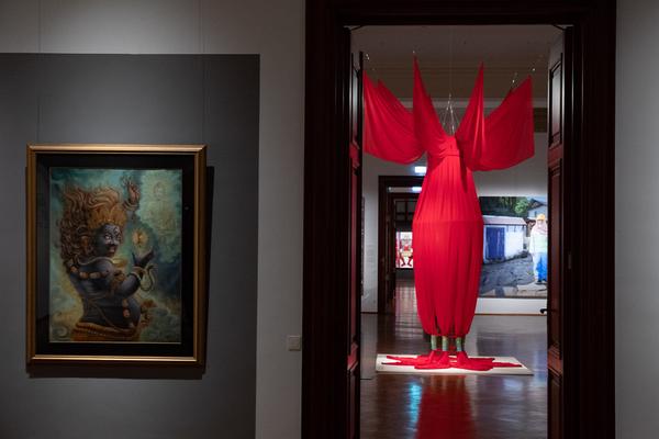 Vienna Art Week 2019: Nepal Art Now. Direktorenführung mit Christian Schicklgruber (flat 1, 19.11.2019) https://www.viennaartweek.at | Foto: eSeL Foto: eSeL.at - Lorenz Seidler