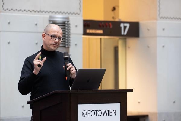 FOTO WIEN: Poisoned Pictures – Photography & Ecology (Festivalzentrale, 5.4.2019) https://fotowien.at/de/programme-2019/congress/poisoned-pictures-photography-ecology/ | Foto: eSeL Foto: eSeL.at - Lorenz Seidler